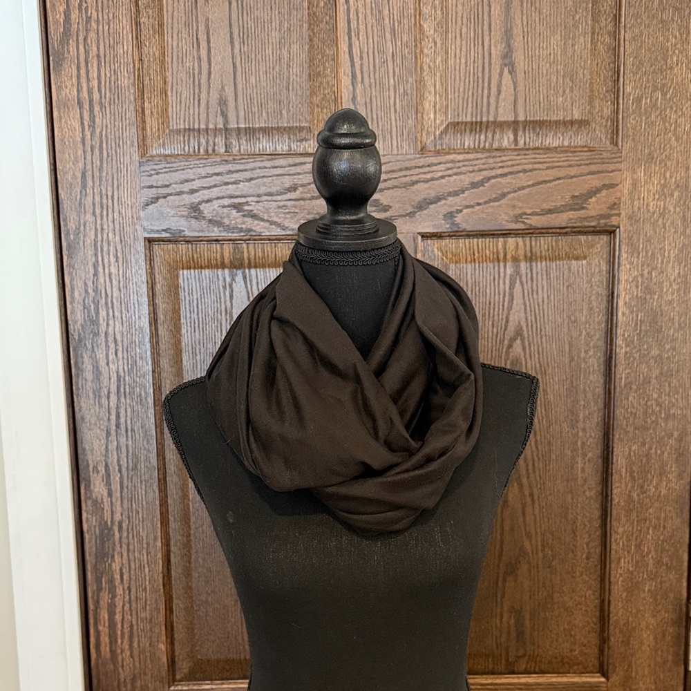 Beyond Yoga Black Hidden Pocket Infinity Scarf